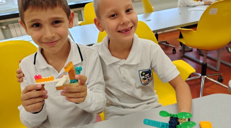 С любопитство и въображение в света на LEGO STEM