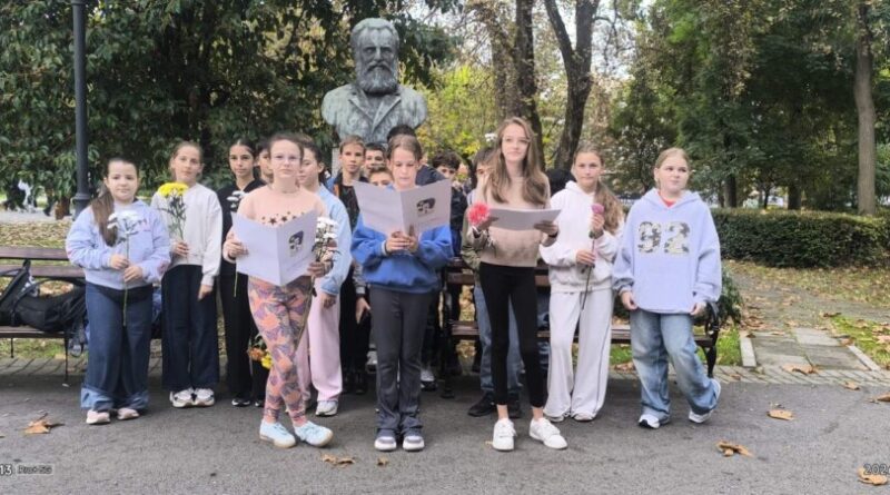 Урок по родолюбие и признателност пред паметта на българските будители